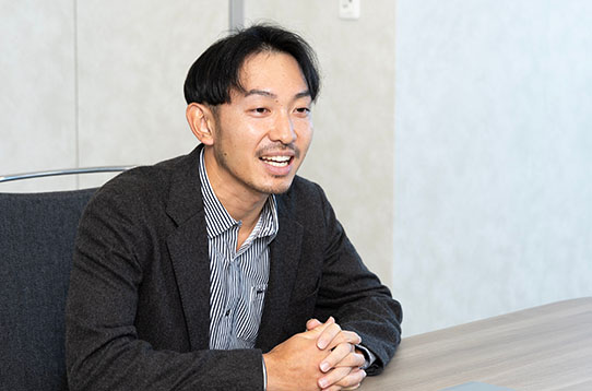 （株）メタルワン DX戦略室 ソリューション事業課兼AI?デジタル企画課 川田直人さんが語る様子